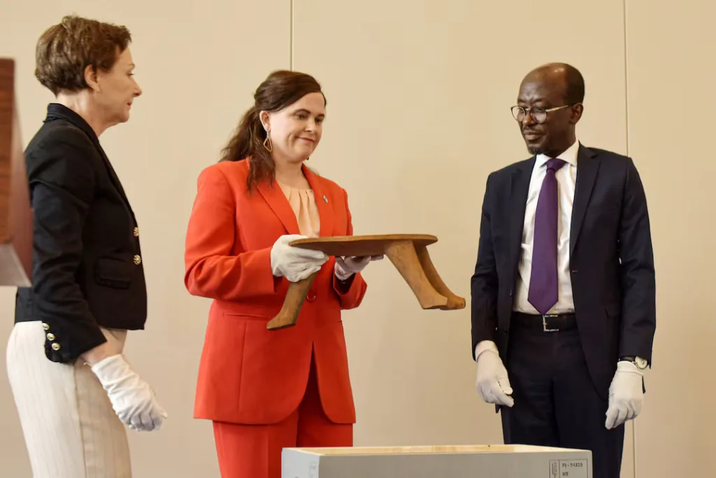 Mari-Leena Talvitie, Finland’s Minister of Science and Culture, and Jean Michel Abimbola, Benin’s Minister of Culture, during the official handover of the katakle royal stool in Cotonou, May 13, 2025. (Image credits: REUTERS/Charles Placide Tossou)